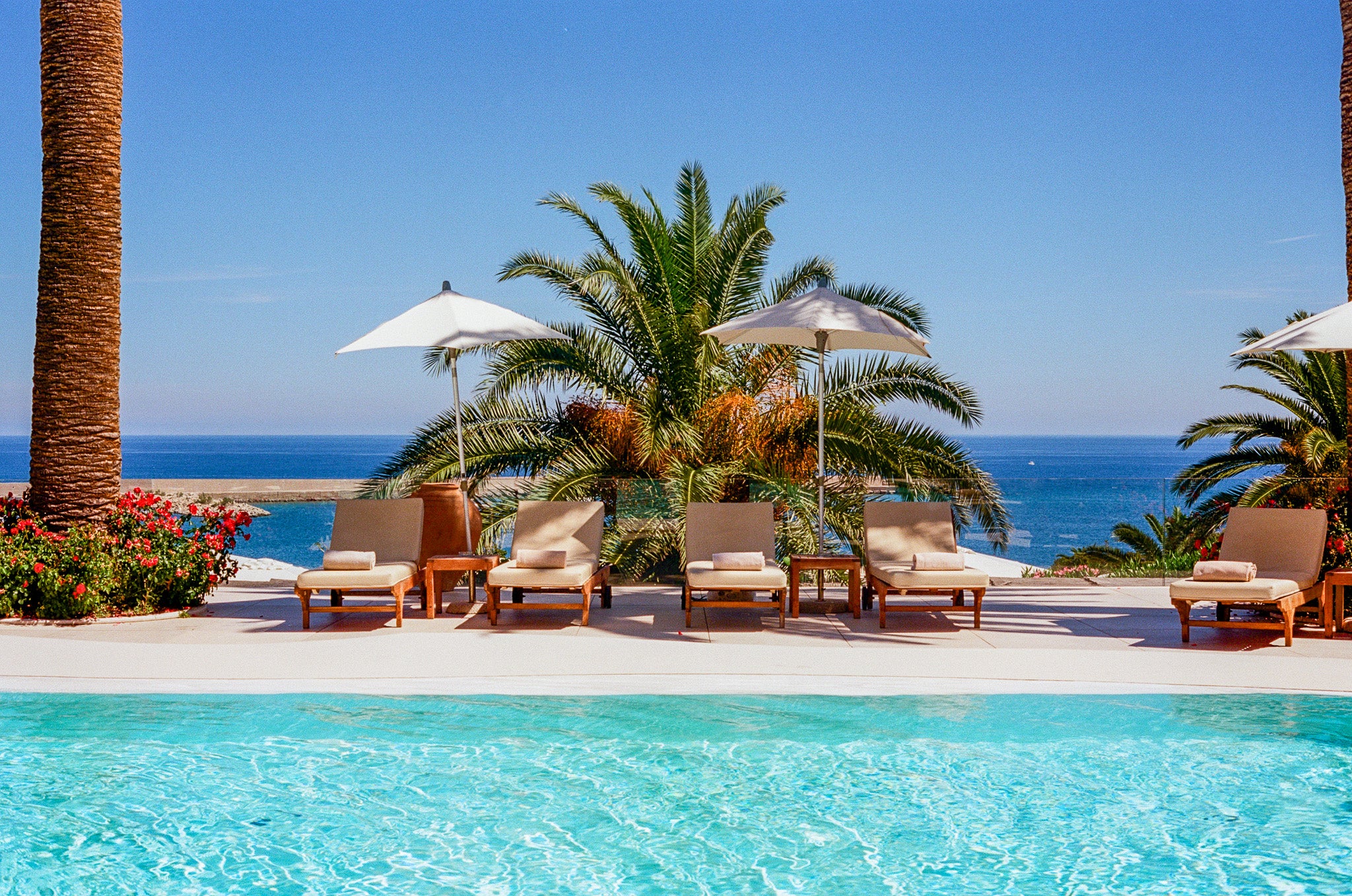 POOLSIDE DREAMS